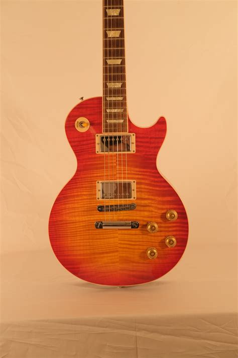 Gibson Les Paul Traditional 2013 Electric Guitar Demo .